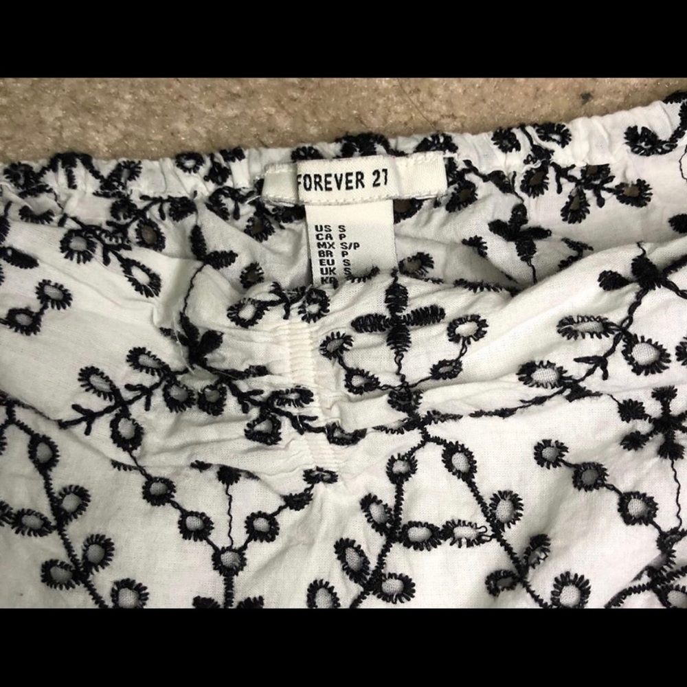 flower embroidered crop top - Picture 2 of 6